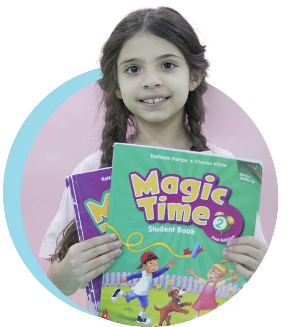 کودک با کتاب Magic Time